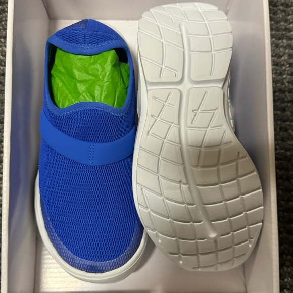 OOFOS Women's OOMG Casual Shoes - White/Blue - Picture 3 of 4